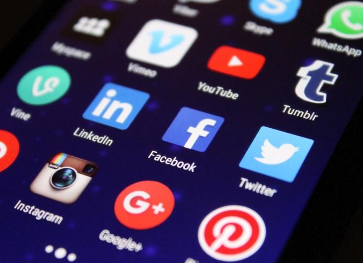 Advertising Through Social Media (SNS)