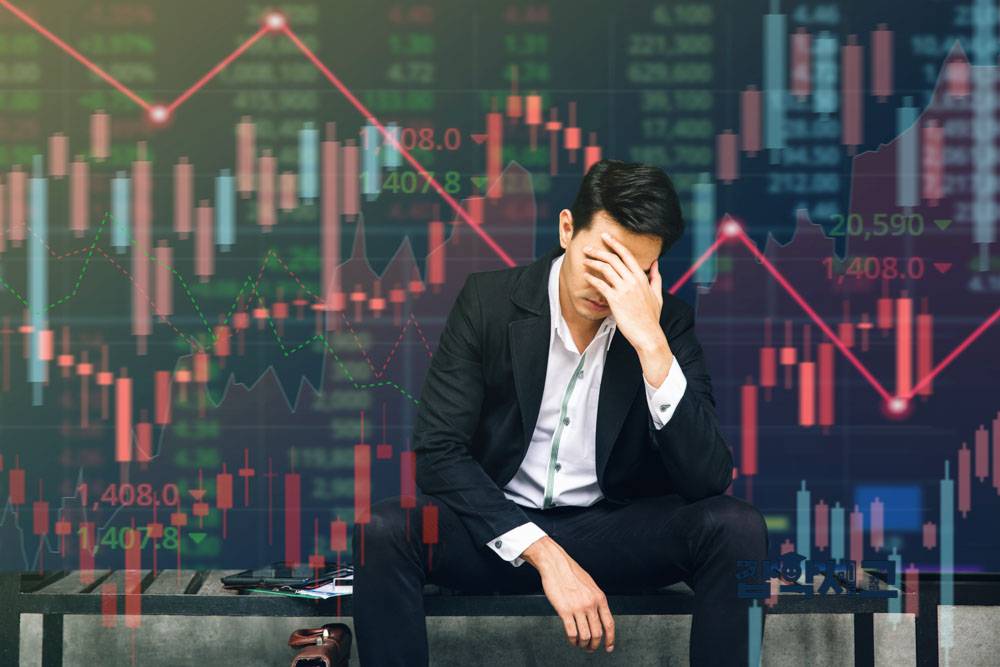 What Are the Effects of Deflation?